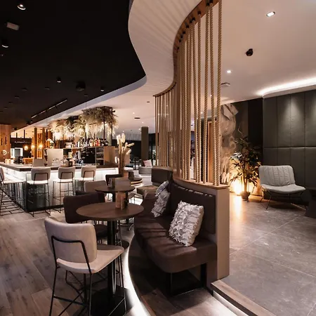 ホテル Revier Boutique 4*